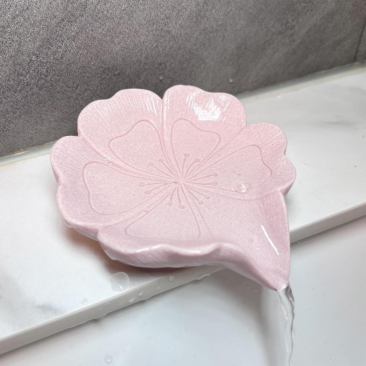 Soap Dish Soap Holder Self-Draining Soap Dish, Resin Bar Soap Holder, Oriental Cherry Flower Shape Soap Tray Soap Saver for Bathroom,Kitchen,Sink,Bathtub,Easy Cleaning and Keep Dry