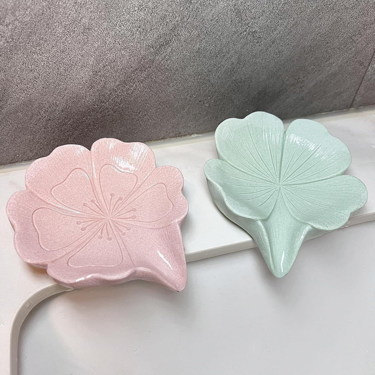 Soap Dish Soap Holder Self-Draining Soap Dish, Resin Bar Soap Holder, Oriental Cherry Flower Shape Soap Tray Soap Saver for Bathroom,Kitchen,Sink,Bathtub,Easy Cleaning and Keep Dry